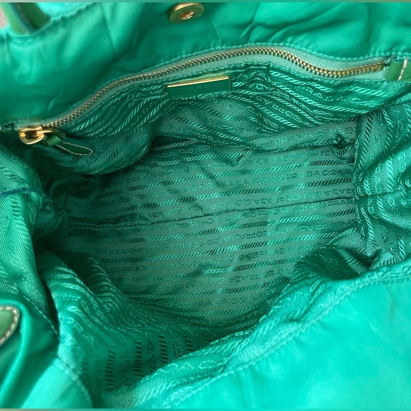 💕Prada Emerald Green Quitled Tote - Picture 8 of 13